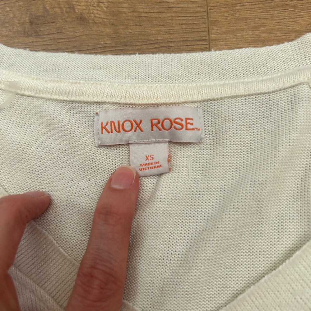 Knox Rose Cream Long Sleeve V-Neck Top - Picture 2 of 3